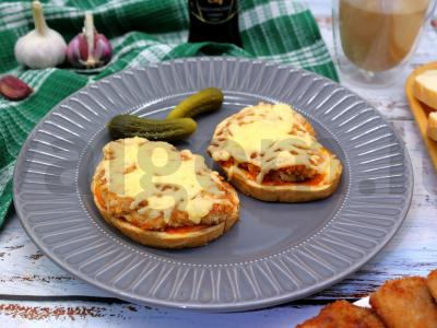 Sumuštiniai su vištiena ir sūriu pagrindine nuotrauka