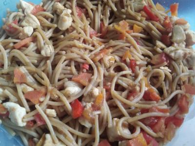 Soba su vištiena ir daržovėmis pagrindine nuotrauka