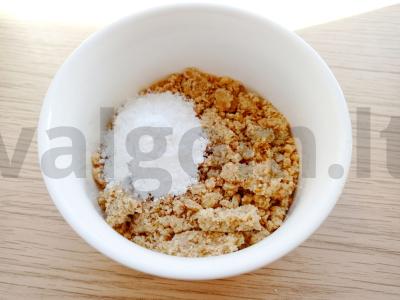 Namų tortas su riešutų sluoksniu ir apelsinu Žingsnis 1