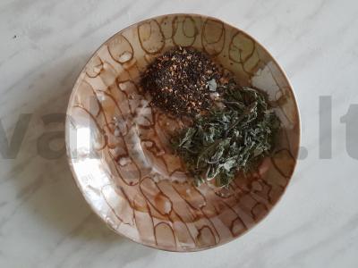 Ivano arbata su melisa ir šipiniais Žingsnis 1