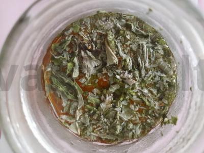 Ivano arbata su melisa ir šipiniais Žingsnis 4