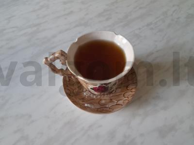 Ivano arbata su melisa ir šipiniais pagrindine nuotrauka