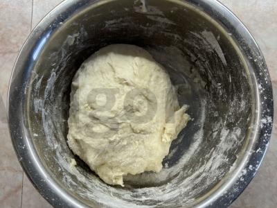 Pica su kumpiu ir grybais ant naminio mielinio tešlos Žingsnis 3