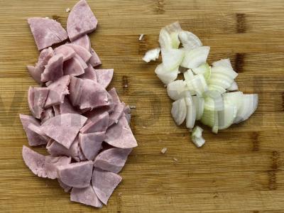 Pica su kumpiu ir grybais ant naminio mielinio tešlos Žingsnis 5