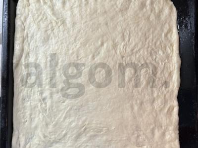 Pica su kumpiu ir grybais ant naminio mielinio tešlos Žingsnis 6