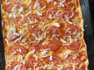 Pica su kumpiu ir grybais ant naminio mielinio tešlos Žingsnis 9