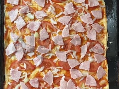 Pica su kumpiu ir grybais ant naminio mielinio tešlos Žingsnis 10