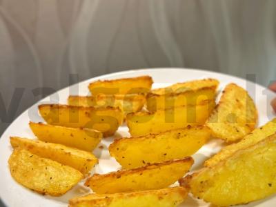 Kaimiški bulvės prie stalo pagrindine nuotrauka