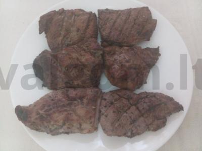 Kiaulienos filė steikai granatų ir raudono vyno marinate pagrindine nuotrauka