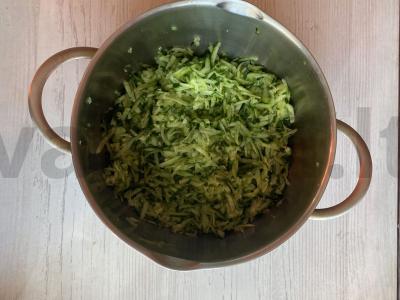 Šaltas burokėlių sriuba su mineraliniu vandeniu Žingsnis 1