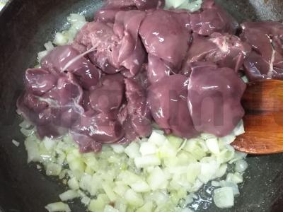 Namų vištienos kepenėlių ir grietinėlės paštetas Žingsnis 1