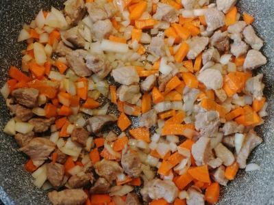 Troškinys su cukinijomis ir kiauliena Žingsnis 3