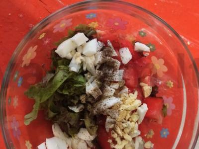 Salotas su greitai tirpstančia makaronais ir ruginių duonos skrudintais gabalėliais Žingsnis 3