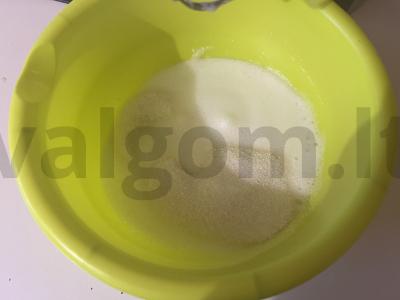 Mėlyna-žalia beze namuose iš trijų ingredientų Žingsnis 1