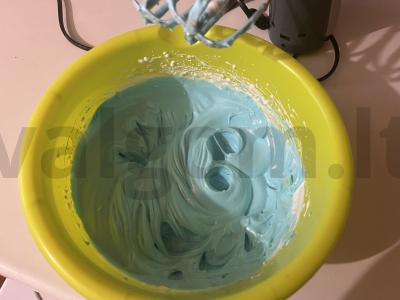 Mėlyna-žalia beze namuose iš trijų ingredientų Žingsnis 3