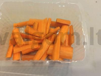 Rūkyta vištienos, morkų ir raugintų kopūstų salotas su kečupu Žingsnis 1