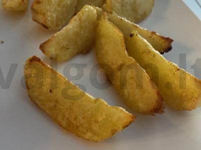 Kaimiški bulvės su rūkyta paprika ir česnaku pagrindine nuotrauka