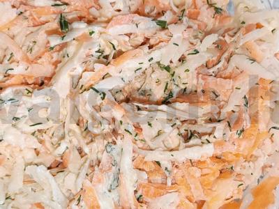 Daikon ir morkų salotos su majonezu pagrindine nuotrauka