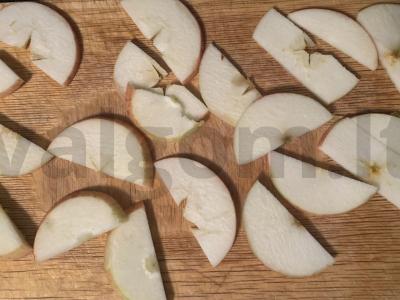 Obuolių traškučiai su maltomis cinamonu orkaitėje Žingsnis 1