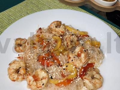 Funchosa su langustinais ir daržovėmis pagrindine nuotrauka