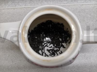 Juodasis arbata su serbentų lapais Žingsnis 1