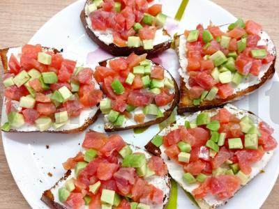 Brusketa su lašiša ir avokadu Žingsnis 6