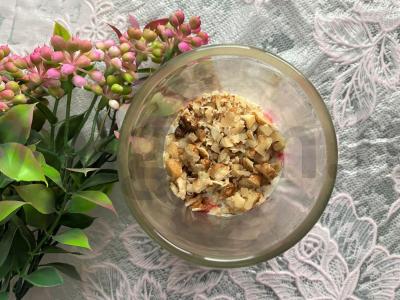 Varškės desertas su raudonosiomis serbentėmis ir kukurūzų dribsniais Žingsnis 4