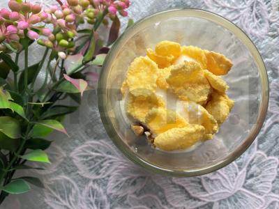 Varškės desertas su raudonosiomis serbentėmis ir kukurūzų dribsniais Žingsnis 5