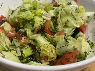 Daržovių salotos pagrindine nuotrauka