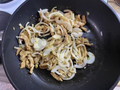 Vokas su kiauliena ir kvietiniais makaronais Žingsnis 2