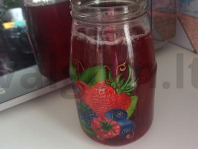 Sotūs aviečių ir gervuogių kompotas pagrindine nuotrauka