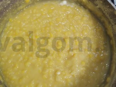 Žirnių košė su troškiniu pagrindine nuotrauka