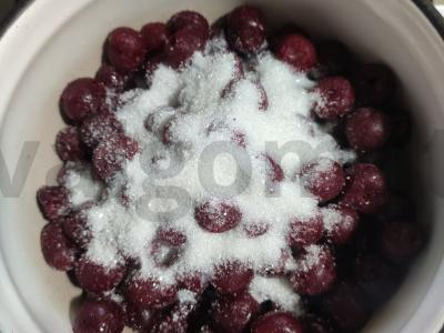 Šokoladiniai-kokosiniai varškėčiai su vyšnių padažu Žingsnis 1