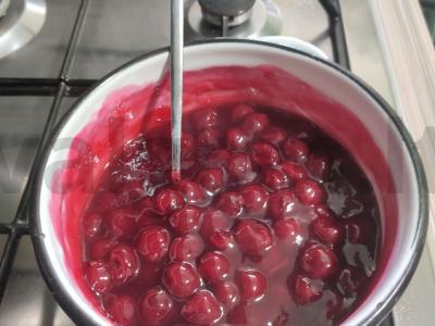 Šokoladiniai-kokosiniai varškėčiai su vyšnių padažu Žingsnis 2