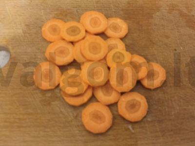 Morkos sojų padaže Žingsnis 1