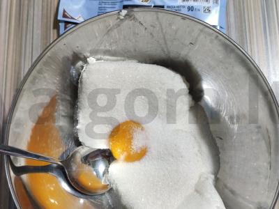 Šokoladiniai-kokosiniai varškėčiai su vyšnių padažu Žingsnis 3