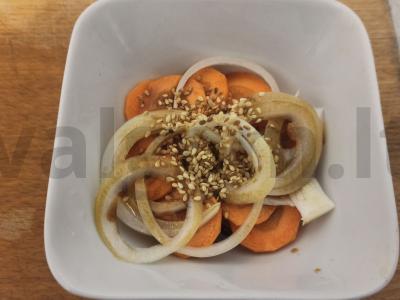 Morkos sojų padaže Žingsnis 4