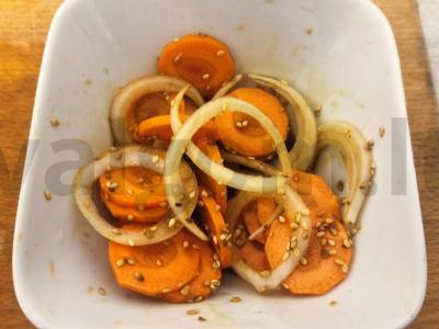 Morkos sojų padaže pagrindine nuotrauka