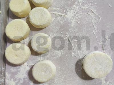 Šokoladiniai-kokosiniai varškėčiai su vyšnių padažu Žingsnis 6