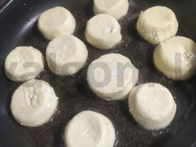 Šokoladiniai-kokosiniai varškėčiai su vyšnių padažu Žingsnis 7