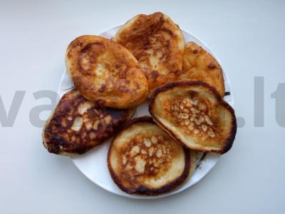 Namų blynai su rūgpieniu pagrindine nuotrauka