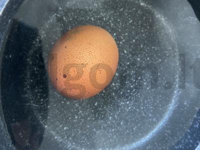 Vištienos kumpio, rukolos ir kiaušinio ritinėliai Žingsnis 1