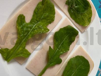 Vištienos kumpio, rukolos ir kiaušinio ritinėliai Žingsnis 5