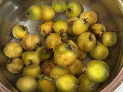 Kvapnus ir originalus kompotas su mušmule ir obuolių sultimis Žingsnis 3