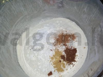 Labai švelnūs moliūgų keksiukai Žingsnis 1