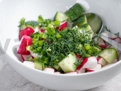 Ridikėlių salotas su agurkais Žingsnis 2