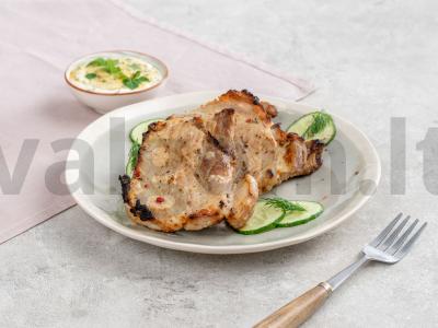 Kiaulienos steikas ant anglių pagrindine nuotrauka