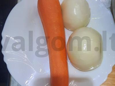 Ryžiai su kiauliena, morkomis ir svogūnais Žingsnis 1