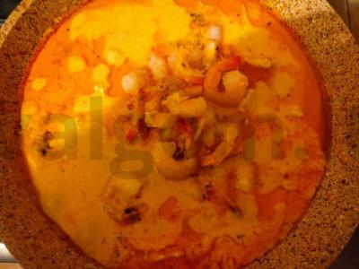 Vištiena kokosų piene su krevetėmis pagrindine nuotrauka