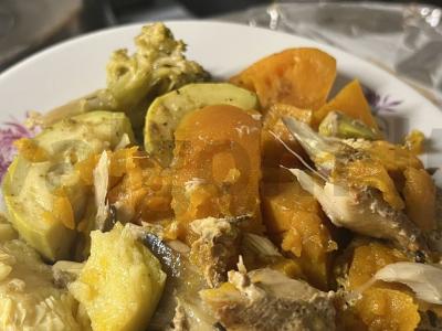 Skumbrė su daržovėmis ir batatu orkaitėje pagrindine nuotrauka